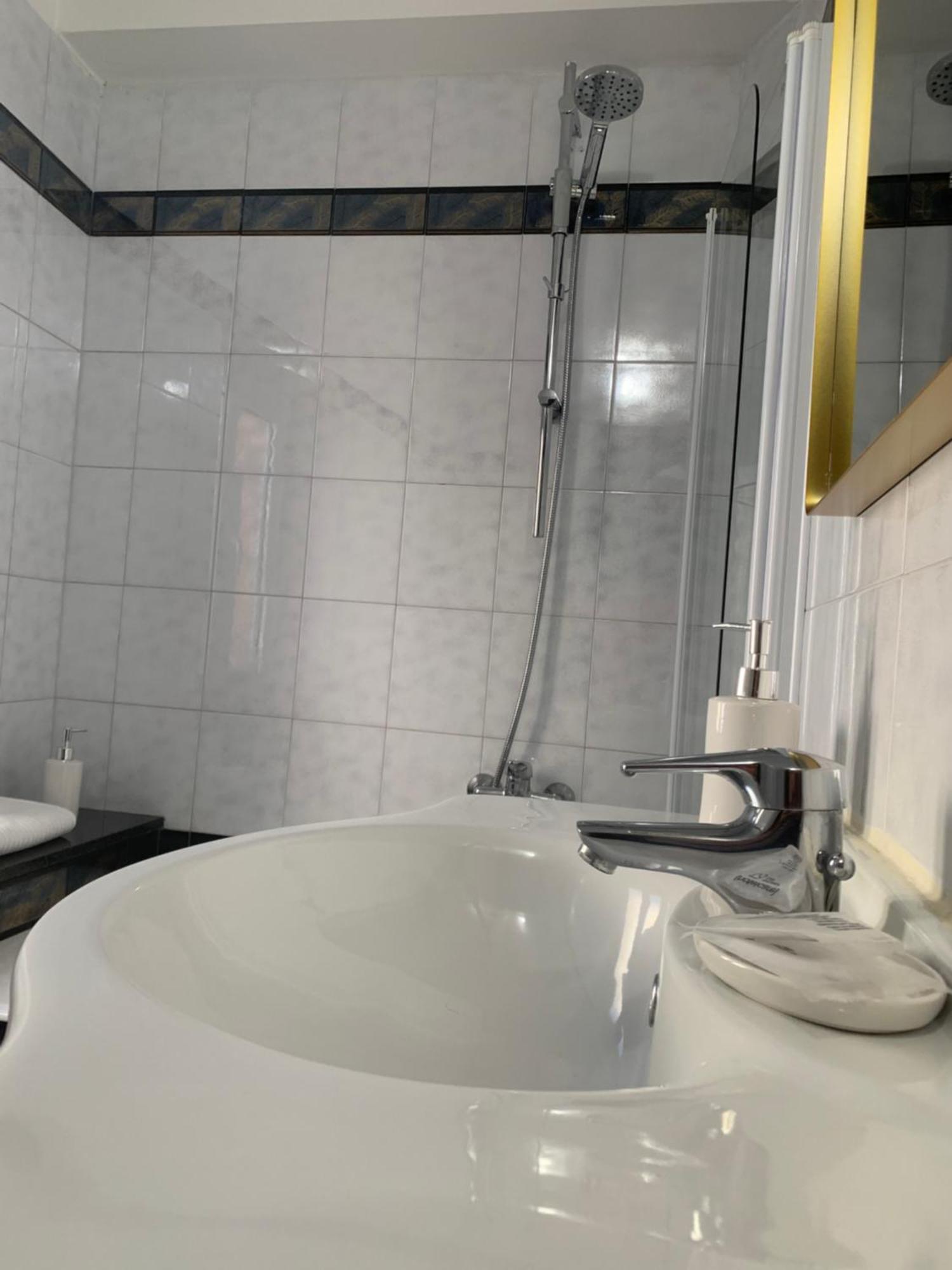 Ferienwohnung The First Colombo Brignole XX Settembre Genua Exterior foto