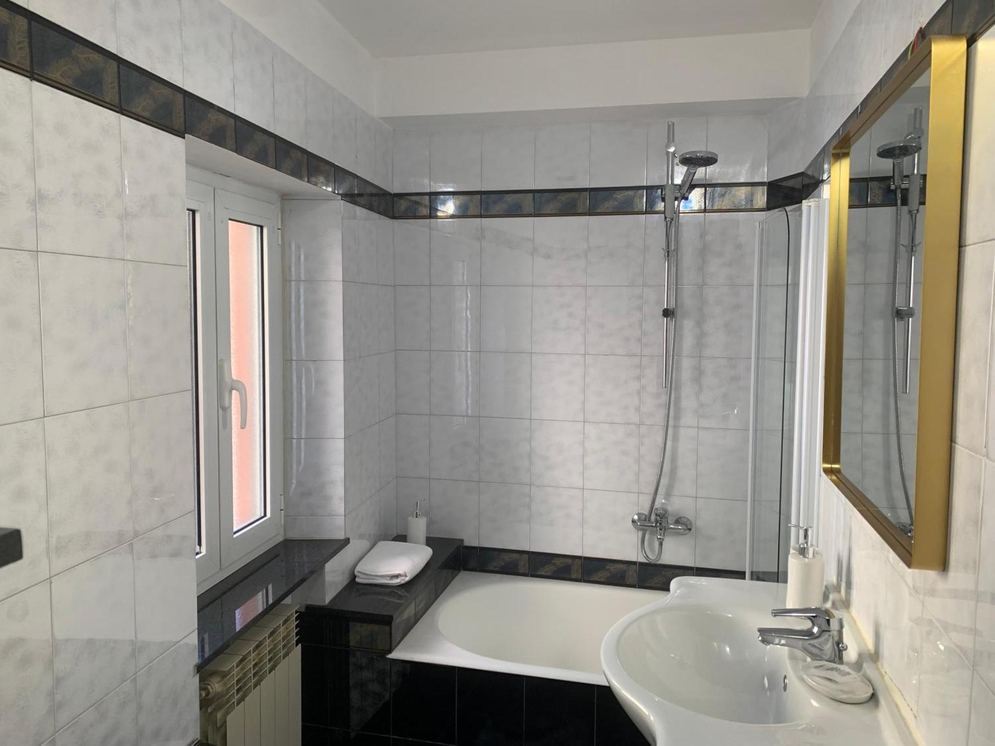 Ferienwohnung The First Colombo Brignole XX Settembre Genua Exterior foto